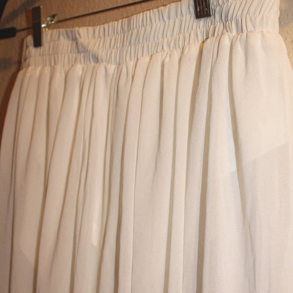 FASHION NOVA Kimora Chiffon Pants ➳ MAKE AN OFFER! - Picture 3 of 7
